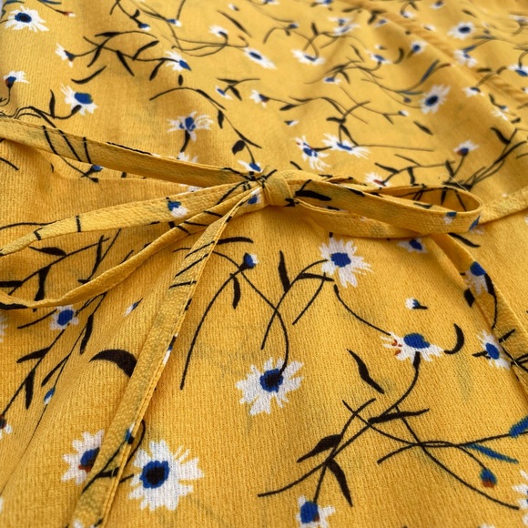 Beautiful Yellow Floral Dress With Tulip Sleeves and Tie - Picture 6 of 6